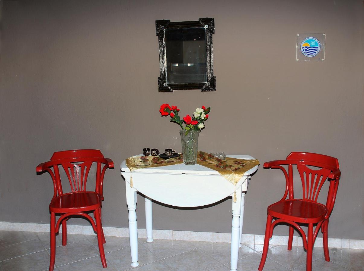 Johny'S Studios Prínos 外观 照片